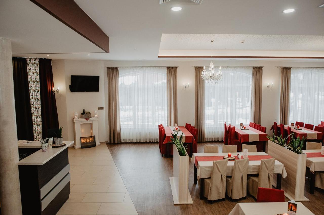 Hotel Zacisze Bratkowice Exterior photo